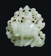18TH CENTURY A PALE CELADON JADE CARVING